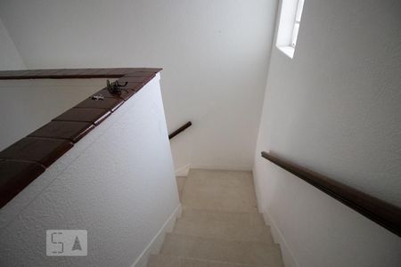Casa para alugar com 100m², 2 quartos e sem vagaEscada