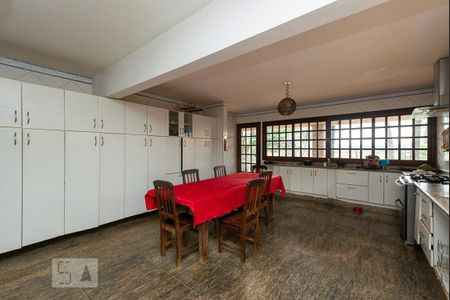 Casa à venda com 525m², 4 quartos e 8 vagas Casa à venda com 525m², 4 quartos e 8 vagasCozinha