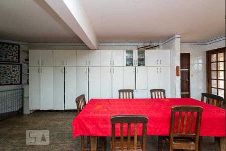 Casa à venda com 525m², 4 quartos e 8 vagas Casa à venda com 525m², 4 quartos e 8 vagasCozinha