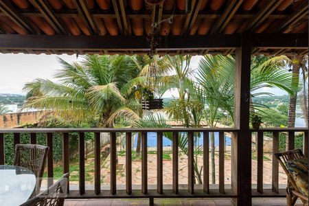 Casa à venda com 525m², 4 quartos e 8 vagas Casa à venda com 525m², 4 quartos e 8 vagasVaranda