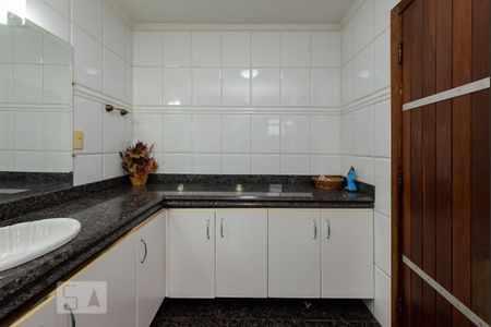 Casa à venda com 525m², 4 quartos e 8 vagas Casa à venda com 525m², 4 quartos e 8 vagasBanheiro Social 1