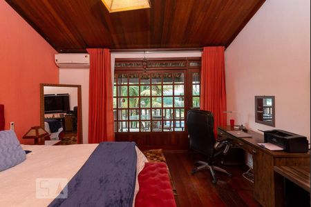 Casa à venda com 525m², 4 quartos e 8 vagas Casa à venda com 525m², 4 quartos e 8 vagasSuíte