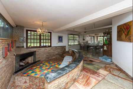 Casa à venda com 525m², 4 quartos e 8 vagas Casa à venda com 525m², 4 quartos e 8 vagasSala Lareira