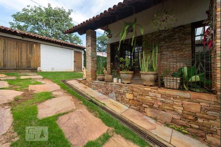 Casa à venda com 525m², 4 quartos e 8 vagas Casa à venda com 525m², 4 quartos e 8 vagasGaragem