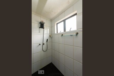 Casa à venda com 525m², 4 quartos e 8 vagas Casa à venda com 525m², 4 quartos e 8 vagasBanheiro Social 1 - Chuveiro