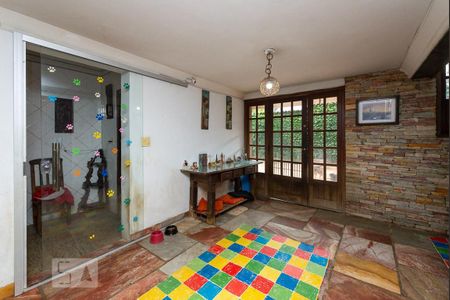 Casa à venda com 525m², 4 quartos e 8 vagas Casa à venda com 525m², 4 quartos e 8 vagasCorredor