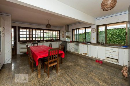 Casa à venda com 525m², 4 quartos e 8 vagas Casa à venda com 525m², 4 quartos e 8 vagasCozinha