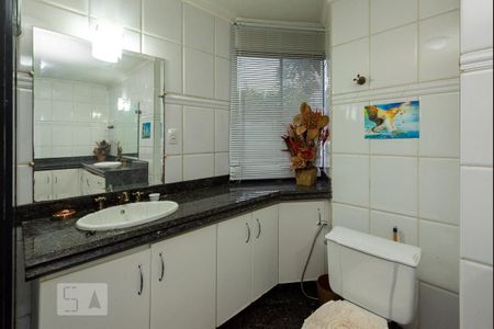 Casa à venda com 525m², 4 quartos e 8 vagas Casa à venda com 525m², 4 quartos e 8 vagasBanheiro Social 1