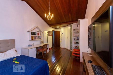 Casa à venda com 525m², 4 quartos e 8 vagas Casa à venda com 525m², 4 quartos e 8 vagasQuarto 1