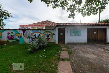 Casa à venda com 525m², 4 quartos e 8 vagas Casa à venda com 525m², 4 quartos e 8 vagasFachada