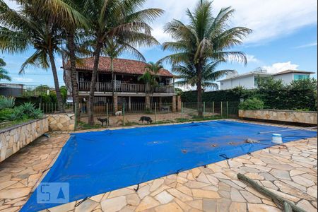 Casa à venda com 525m², 4 quartos e 8 vagas Casa à venda com 525m², 4 quartos e 8 vagasPiscina e Fachada Posterior
