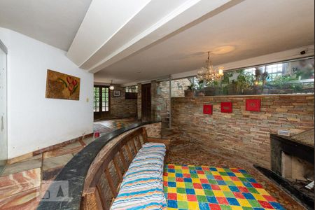 Casa à venda com 525m², 4 quartos e 8 vagas Casa à venda com 525m², 4 quartos e 8 vagasSala Lareira