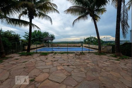 Casa à venda com 525m², 4 quartos e 8 vagas Casa à venda com 525m², 4 quartos e 8 vagasPiscina