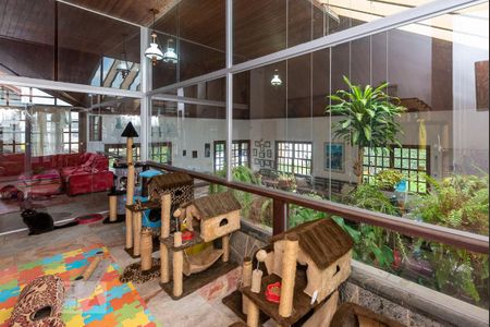 Casa à venda com 525m², 4 quartos e 8 vagas Casa à venda com 525m², 4 quartos e 8 vagasSala