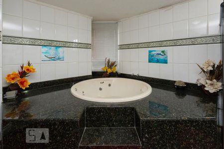 Casa à venda com 525m², 4 quartos e 8 vagas Casa à venda com 525m², 4 quartos e 8 vagasBanheiro Suíte