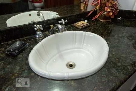 Casa à venda com 525m², 4 quartos e 8 vagas Casa à venda com 525m², 4 quartos e 8 vagasBanheiro Suíte - Torneira