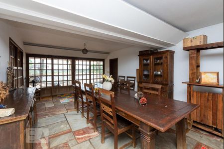Casa à venda com 525m², 4 quartos e 8 vagas Casa à venda com 525m², 4 quartos e 8 vagasSala de Jantar
