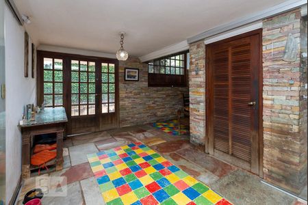 Casa à venda com 525m², 4 quartos e 8 vagas Casa à venda com 525m², 4 quartos e 8 vagasCorredor