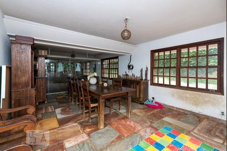 Casa à venda com 525m², 4 quartos e 8 vagas Casa à venda com 525m², 4 quartos e 8 vagasSala de Jantar