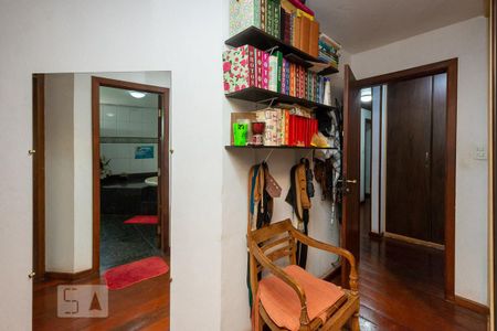 Casa à venda com 525m², 4 quartos e 8 vagas Casa à venda com 525m², 4 quartos e 8 vagasCloset Suíte