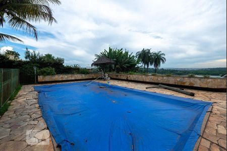 Casa à venda com 525m², 4 quartos e 8 vagas Casa à venda com 525m², 4 quartos e 8 vagasPiscina