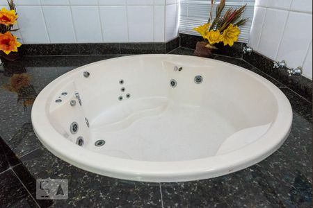 Casa à venda com 525m², 4 quartos e 8 vagas Casa à venda com 525m², 4 quartos e 8 vagasBanheiro Suíte - Banheira