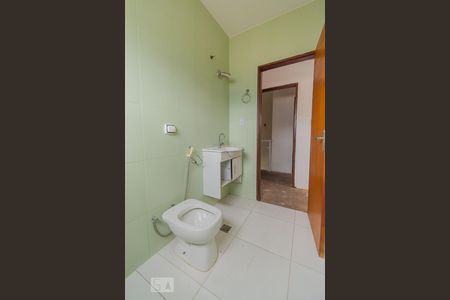 Casa à venda com 240m², 4 quartos e 5 vagasBanheiro da Suíte 2