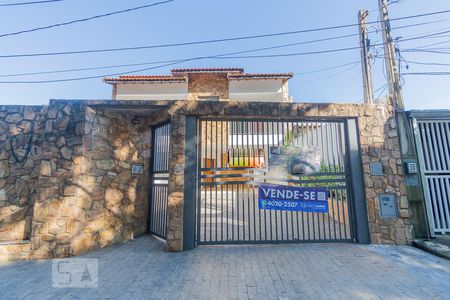 Casa à venda com 240m², 4 quartos e 5 vagasFachada