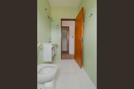 Casa à venda com 240m², 4 quartos e 5 vagasBanheiro da Suíte 2