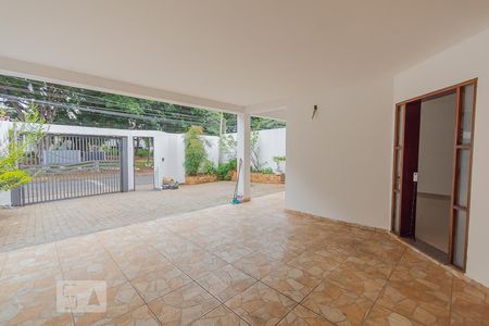 Casa à venda com 240m², 4 quartos e 5 vagasGaragem