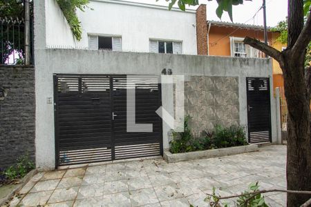 Casa à venda com 150m², 3 quartos e 3 vagas Casa à venda com 150m², 3 quartos e 3 vagasFachada