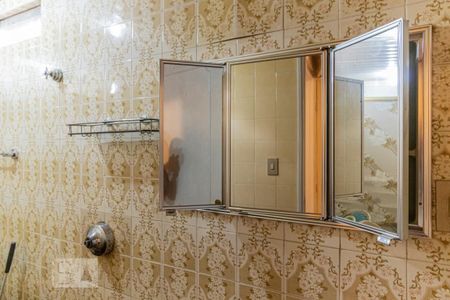 Apartamento à venda com 64m², 2 quartos e sem vaga Apartamento à venda com 64m², 2 quartos e sem vagaBanheiro Social - Armário com Espelho