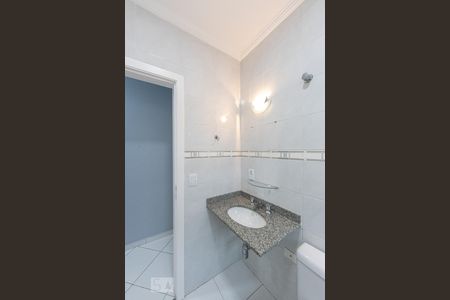 Casa à venda com 168m², 3 quartos e 4 vagas Casa à venda com 168m², 3 quartos e 4 vagasBanheiro Social