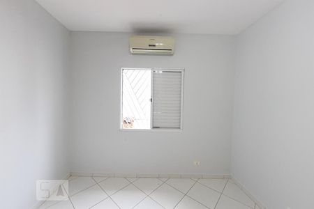 Casa à venda com 168m², 3 quartos e 4 vagas Casa à venda com 168m², 3 quartos e 4 vagasQuarto 2