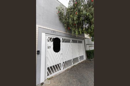 Casa à venda com 168m², 3 quartos e 4 vagas Casa à venda com 168m², 3 quartos e 4 vagasFachada