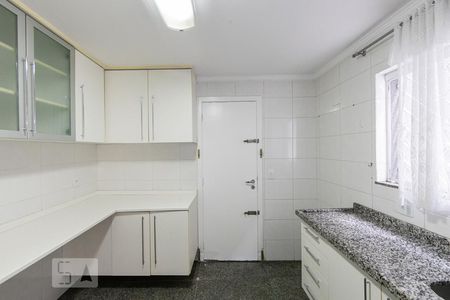 Casa à venda com 168m², 3 quartos e 4 vagas Casa à venda com 168m², 3 quartos e 4 vagasCozinha