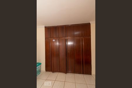 Casa à venda com 196m², 4 quartos e 4 vagas Casa à venda com 196m², 4 quartos e 4 vagasDetalhe do Quarto