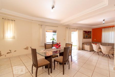 Sala de Estar de casa à venda com 4 quartos, 196m² em Jardim Atlatico, Goiânia