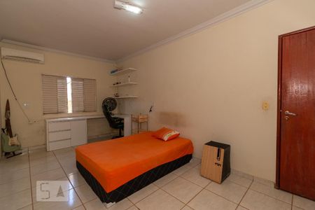 Casa à venda com 196m², 4 quartos e 4 vagas Casa à venda com 196m², 4 quartos e 4 vagasQuarto