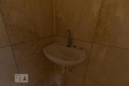 Casa à venda com 196m², 4 quartos e 4 vagas Casa à venda com 196m², 4 quartos e 4 vagasDetalhe do Banheiro de Serviço