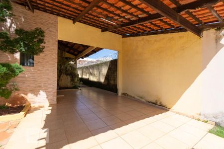 Casa à venda com 196m², 4 quartos e 4 vagas Casa à venda com 196m², 4 quartos e 4 vagasGaragem