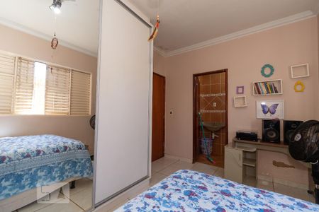 Casa à venda com 196m², 4 quartos e 4 vagas Casa à venda com 196m², 4 quartos e 4 vagasSuite 1