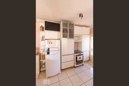Casa à venda com 196m², 4 quartos e 4 vagas Casa à venda com 196m², 4 quartos e 4 vagasCozinha - Armários