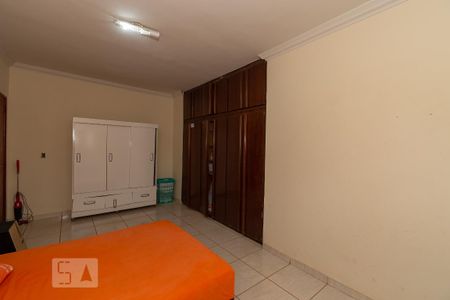 Casa à venda com 196m², 4 quartos e 4 vagas Casa à venda com 196m², 4 quartos e 4 vagasQuarto