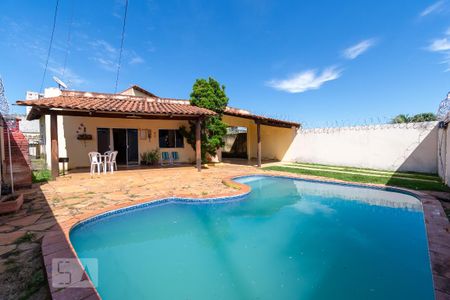 Casa à venda com 196m², 4 quartos e 4 vagas Casa à venda com 196m², 4 quartos e 4 vagasQuintal