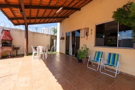 Casa à venda com 196m², 4 quartos e 4 vagas Casa à venda com 196m², 4 quartos e 4 vagasÁrea