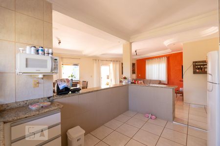 Casa à venda com 196m², 4 quartos e 4 vagas Casa à venda com 196m², 4 quartos e 4 vagasCozinha