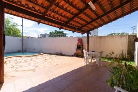Casa à venda com 196m², 4 quartos e 4 vagas Casa à venda com 196m², 4 quartos e 4 vagasÁrea