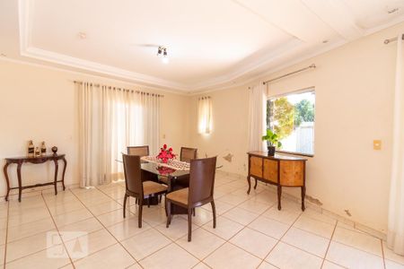 Sala de Estar de casa à venda com 4 quartos, 196m² em Jardim Atlatico, Goiânia