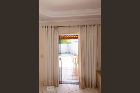 Detalhe da Sala de casa à venda com 4 quartos, 196m² em Jardim Atlatico, Goiânia